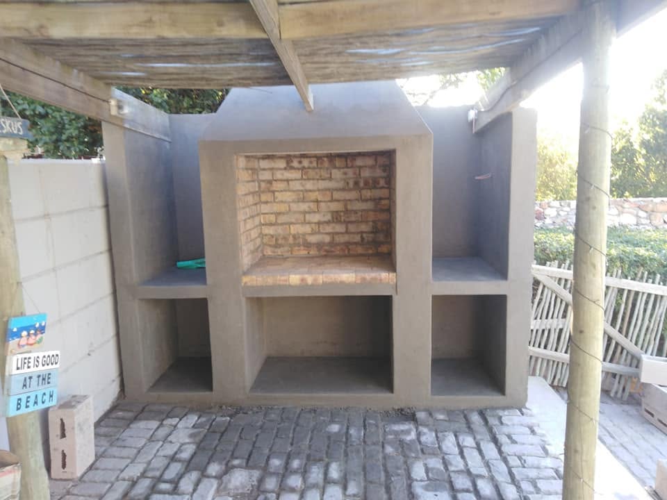 Finished plastered braai and tiled entertainment area — Majors Builders