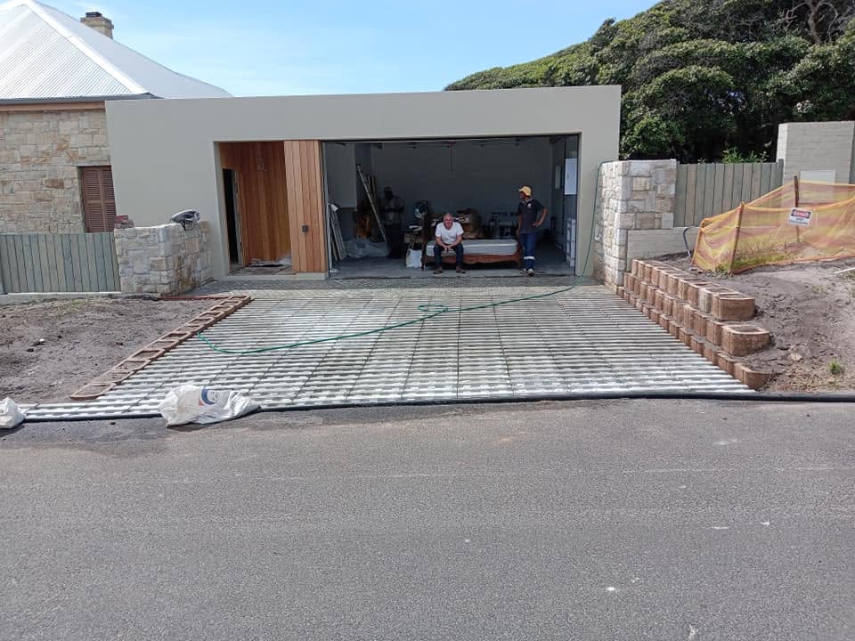 Completed paved entrance — Majors Builders